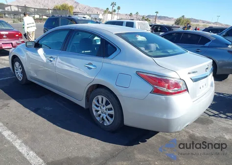 2015 Nissan Altima 2.5/2.5 S/2.5 Sl/2.5 Sv z USA, uszkodzony, nr VIN 1N4AL3AP0FC415549